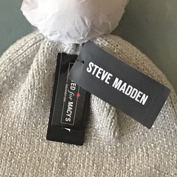 NWT Steve Madden Pom Beanie In Light Silver - Picture 3 of 5
